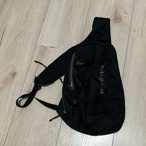 Patagonia atom 8L sling